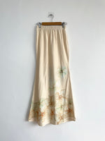 Load image into Gallery viewer, Flower Cream Skirt-Waist 26 to 30