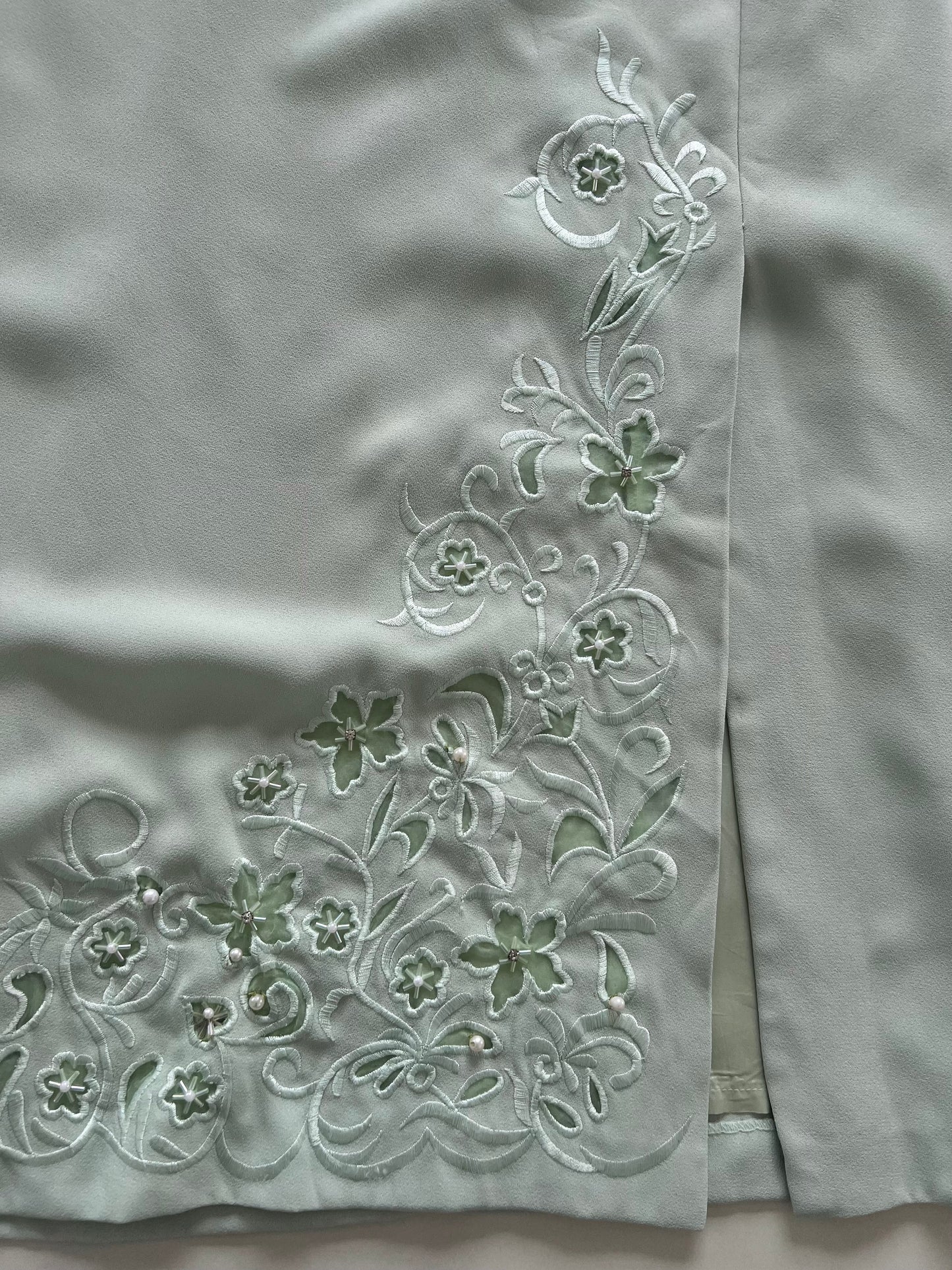 Vintage Embroidered Skirt-Waist 38 to 40
