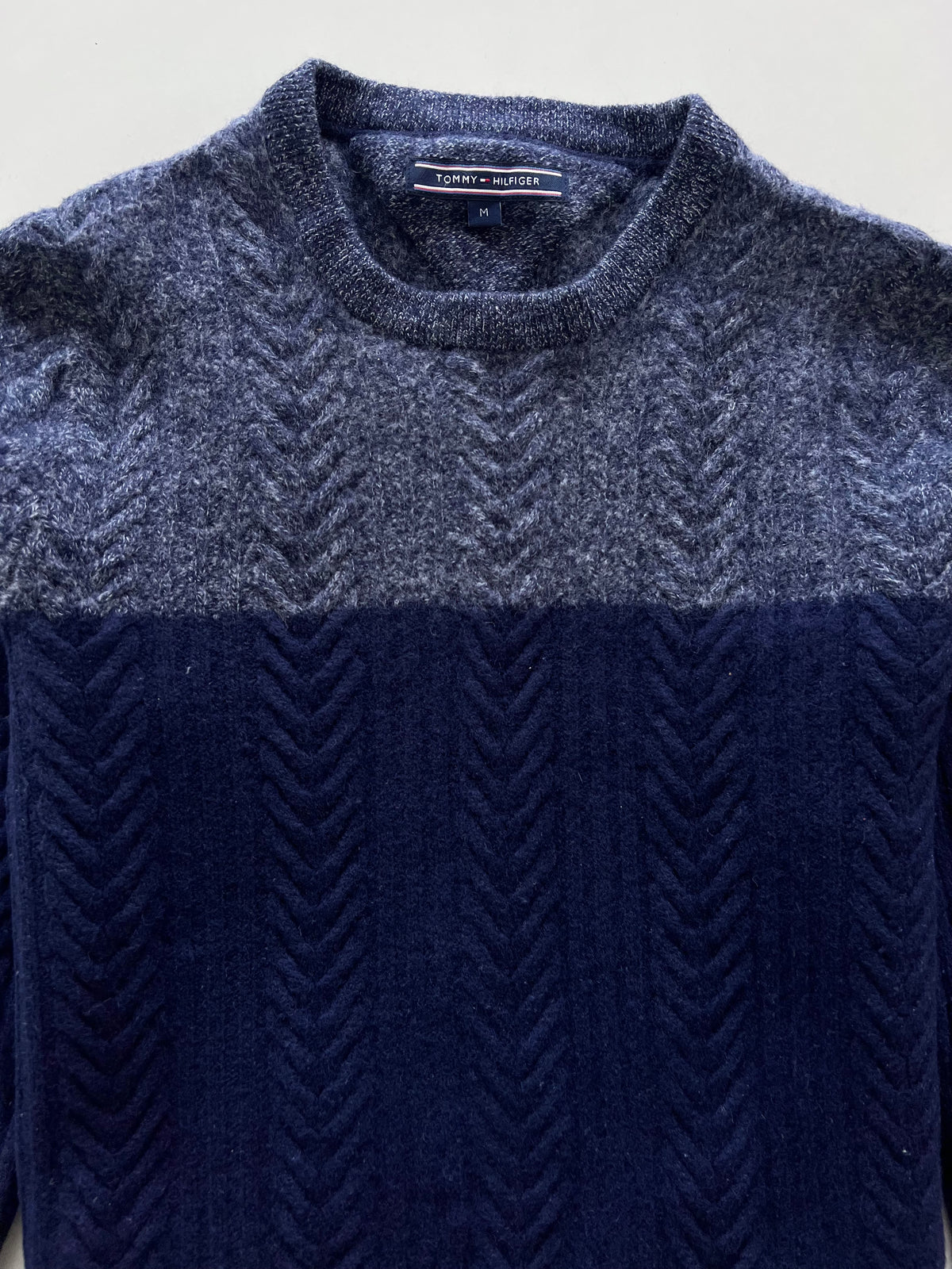Tommy Hilfiger 74%LambsWool Vintage Sweater-Bust 36