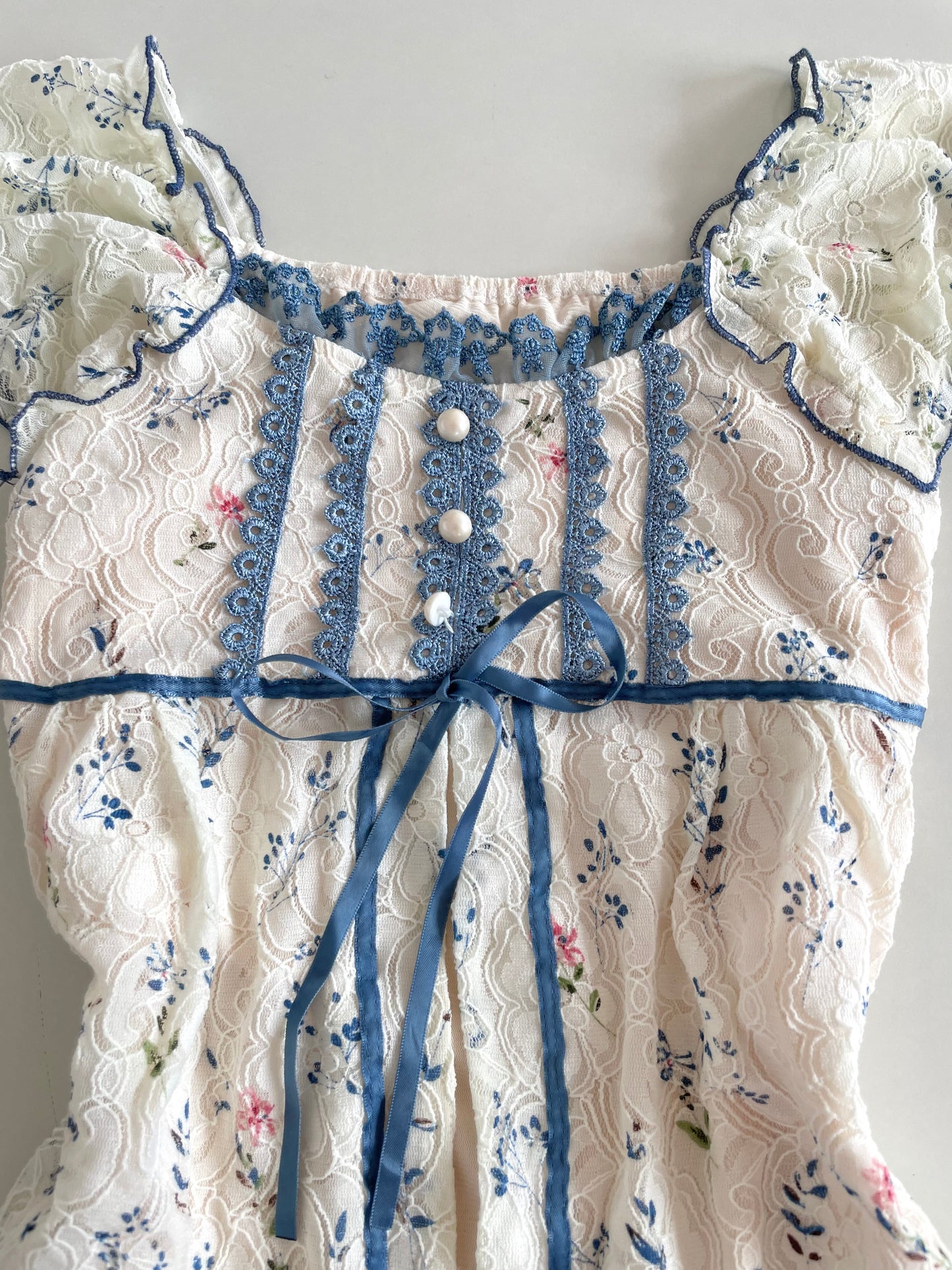 Lacy Vintage Top-Bust 32 to 34