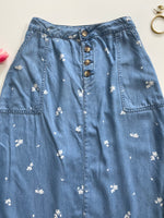 Load image into Gallery viewer, Fine Look Denim Skirt-Waist 32
