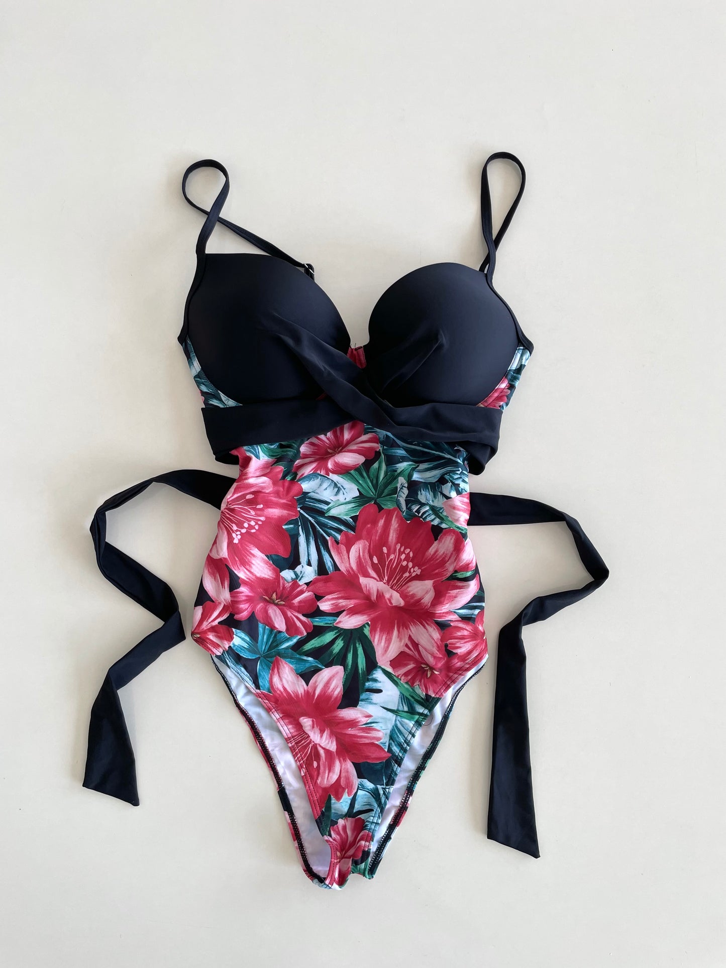 Monokini-Bust 38 to 40