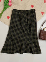 Load image into Gallery viewer, Bcbg Maxazria Plaid Skirt - Waist 28
