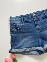 Load image into Gallery viewer, LIFT &amp; SHAPE DENIM SHORTS - WAIST 34
