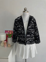 Load image into Gallery viewer, CHICO’S B&amp;W BLAZER - BUST 36
