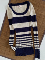 Load image into Gallery viewer, Cozy Winter Top-Bust 28 to 32