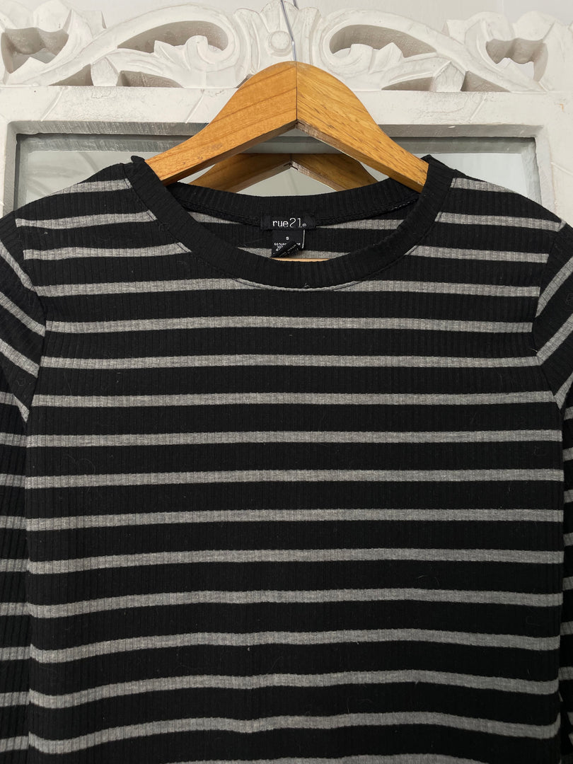 Rue 21 Pre Winter Top-Bust 32 to 34