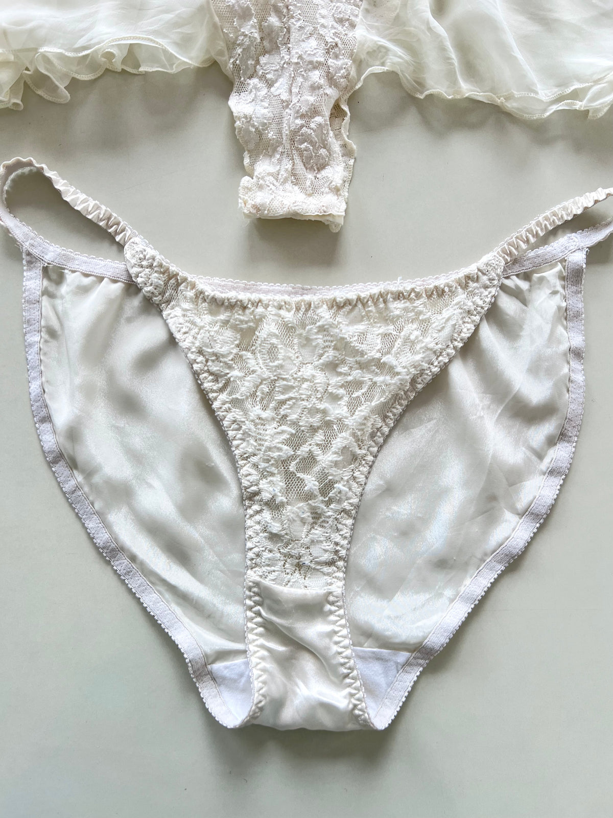 Lingerie Cacique Sheer Set-Bust 34 Waist 38