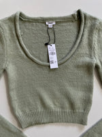 Load image into Gallery viewer, Mild Winter Super Soft Tagged Top-Bust 30 to 34
