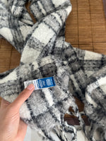 Load image into Gallery viewer, Old Navy Muffler
