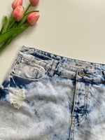 Load image into Gallery viewer, MOM DENIM SHORTS - WAIST 32
