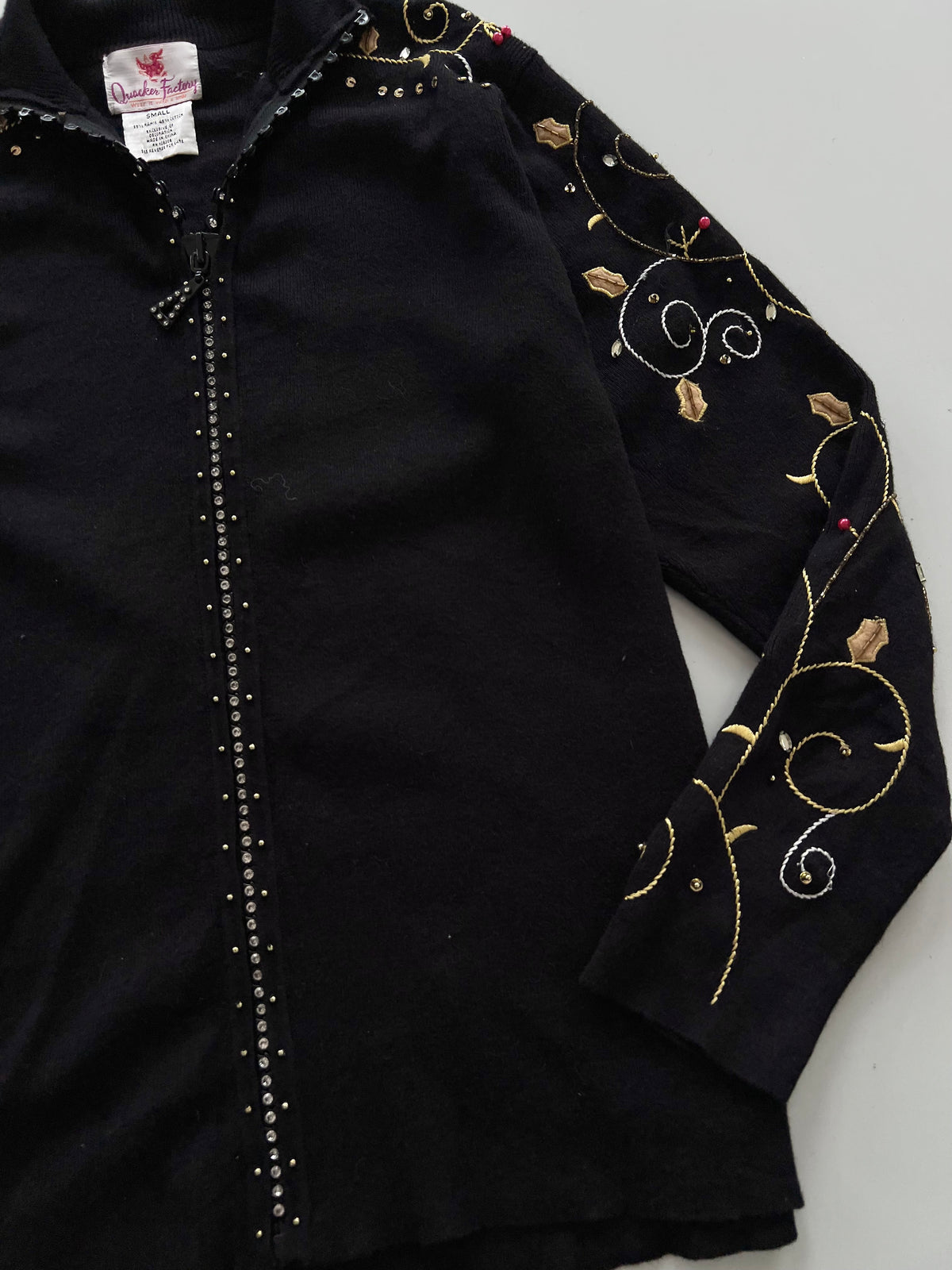 Quacker Factory Embroidered Zipper-Bust 44