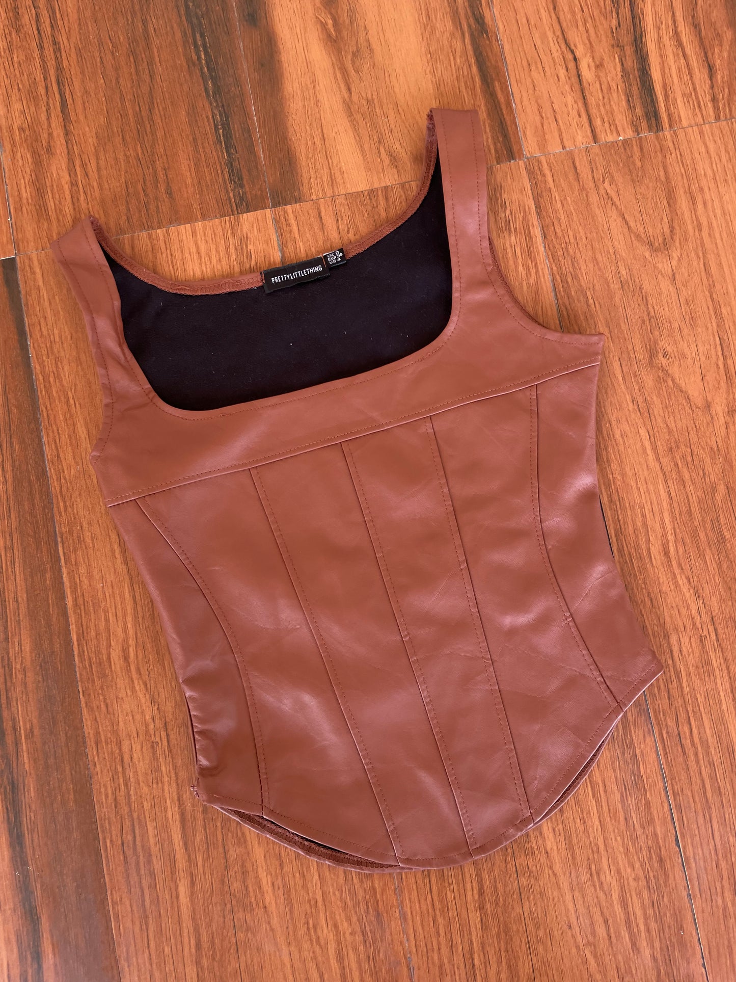 Pretty Little Thing Top-Bust 32