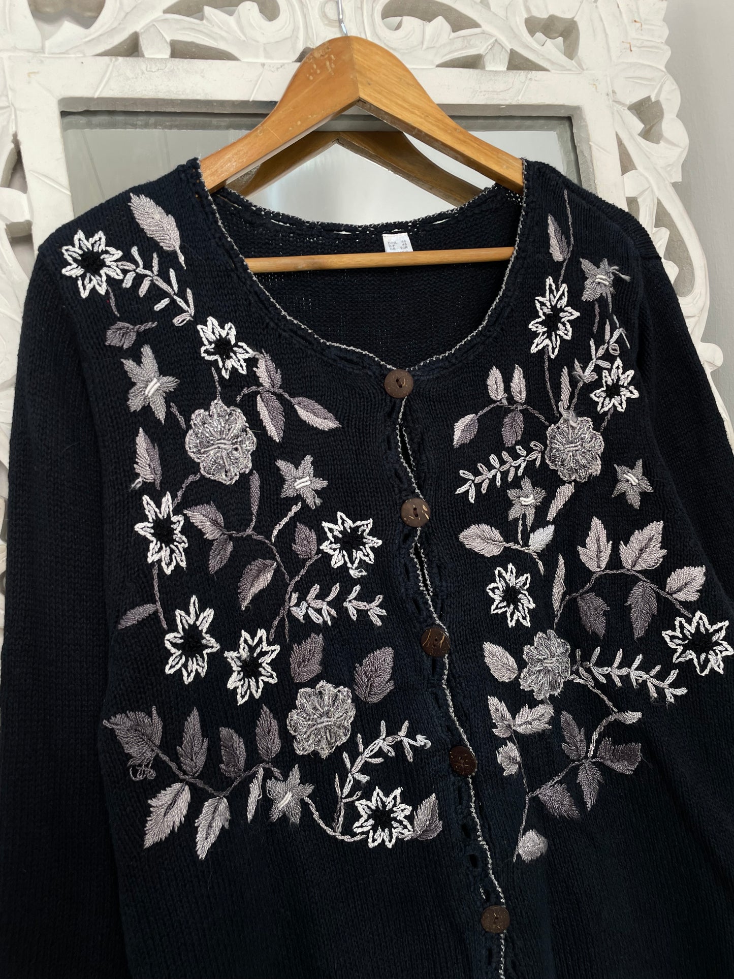Embroidered Vintage Sweater-Bust 44