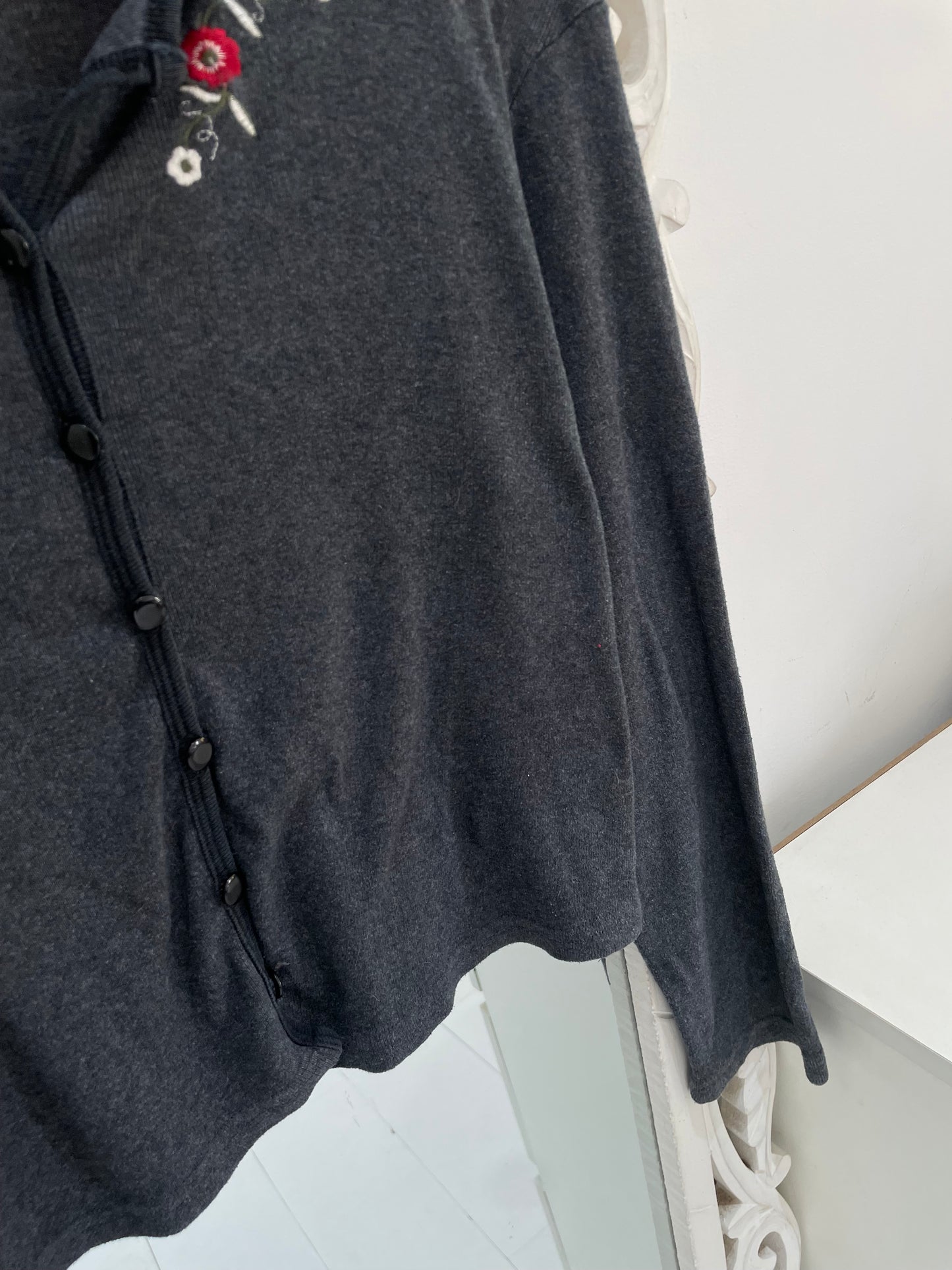 Embroidered Sweater-Bust 38