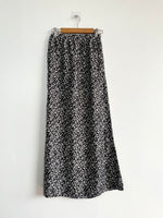 Load image into Gallery viewer, Black &amp; White Satin Skirt-Waist 26 to 28