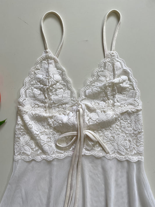 WHITE LACE LOUNGEWEAR - BUST 30 TO 32