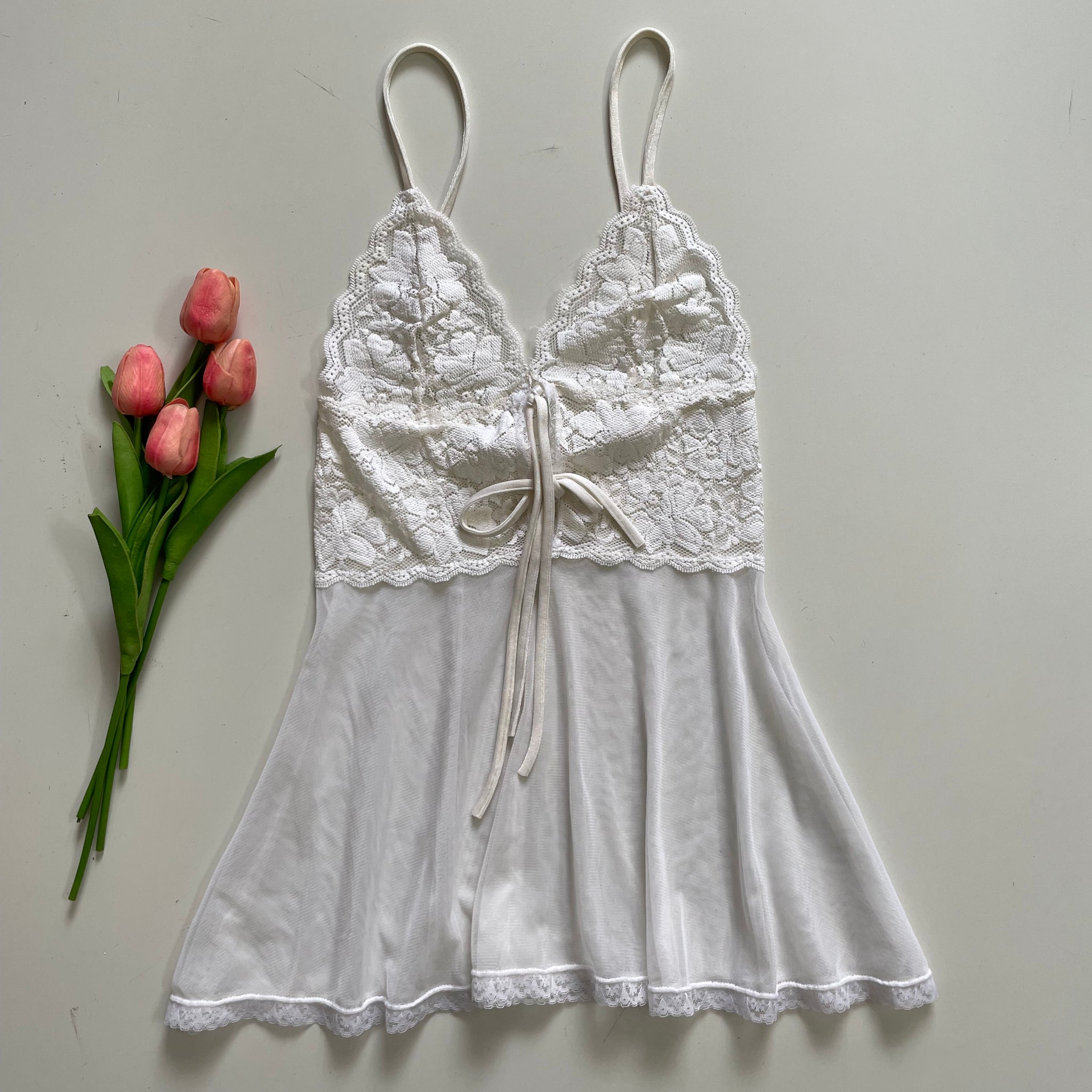 WHITE LACE LOUNGEWEAR - BUST 30 TO 32