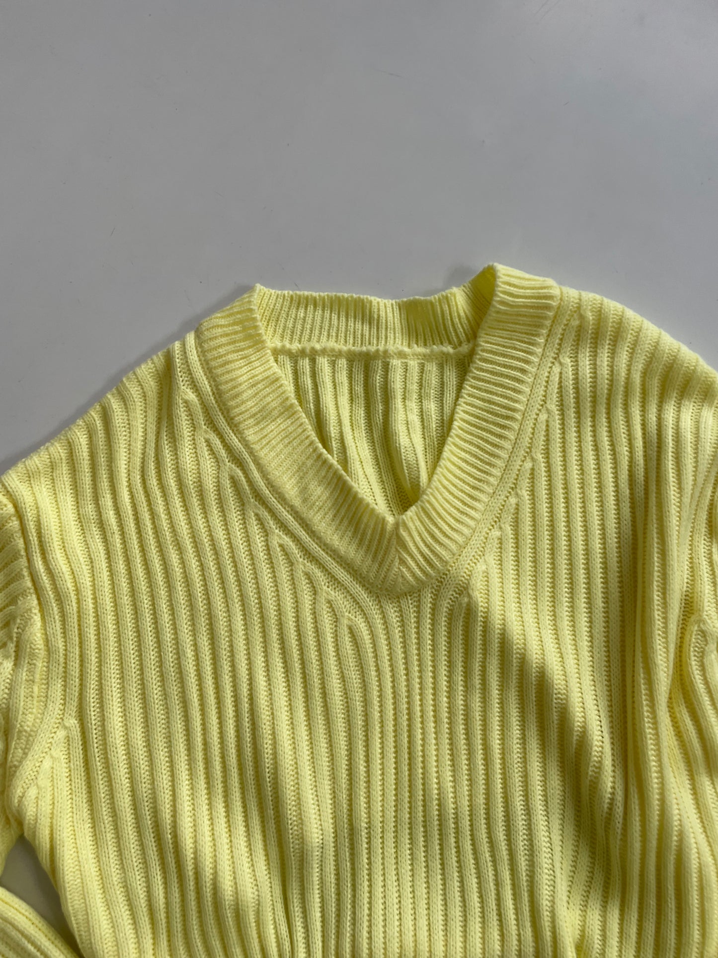 SOFT LIME SWEATER BUST- 40 to 46