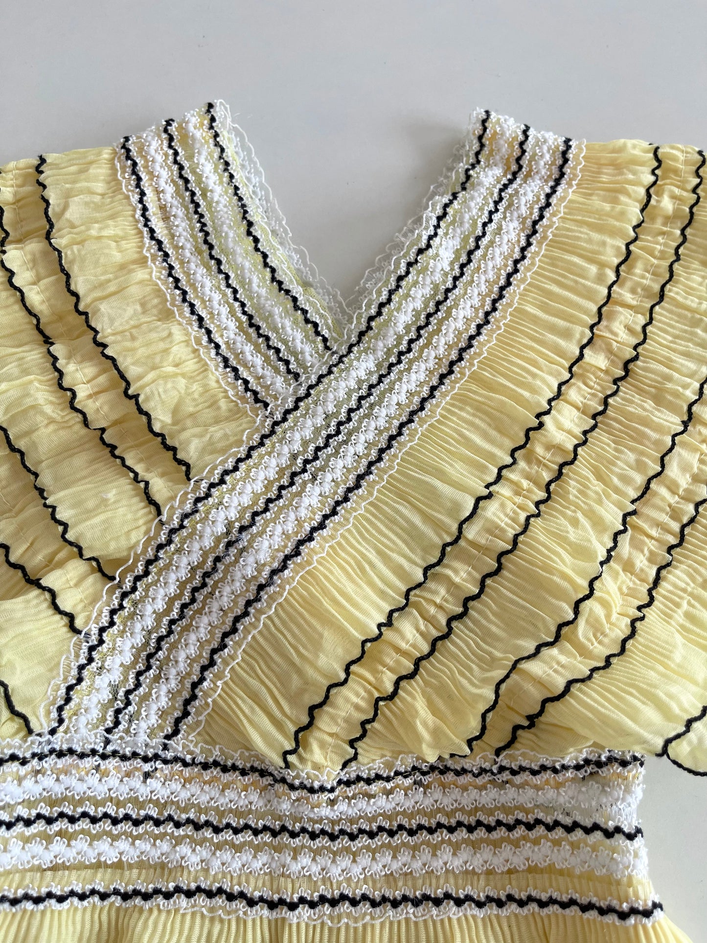 Vintage Ruffle Top-Bust 32 to 34