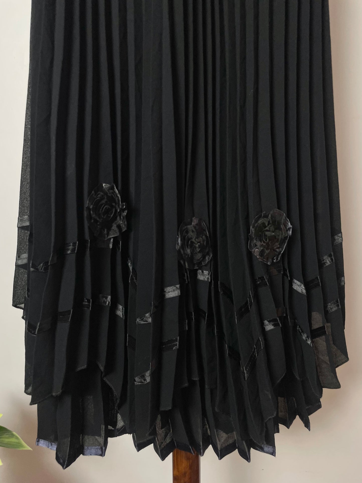 Vintage Black Pleated Skirt-Waist 28 to 32