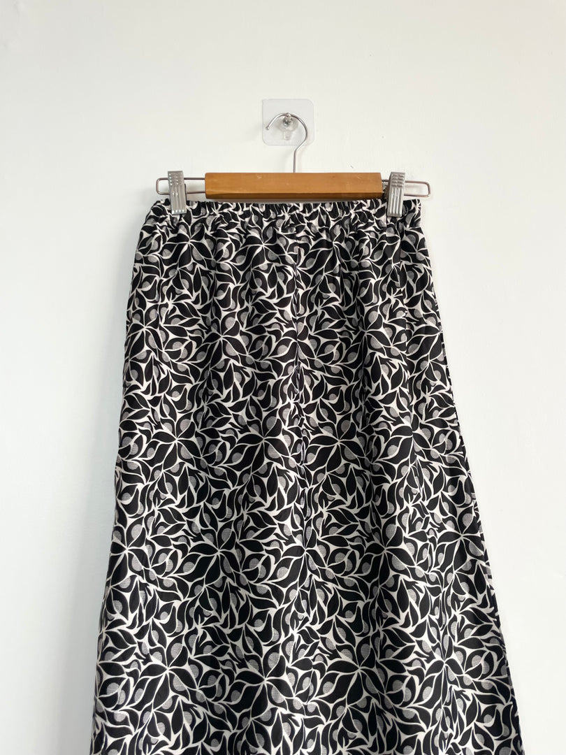 Black & White Satin Skirt-Waist 26 to 28