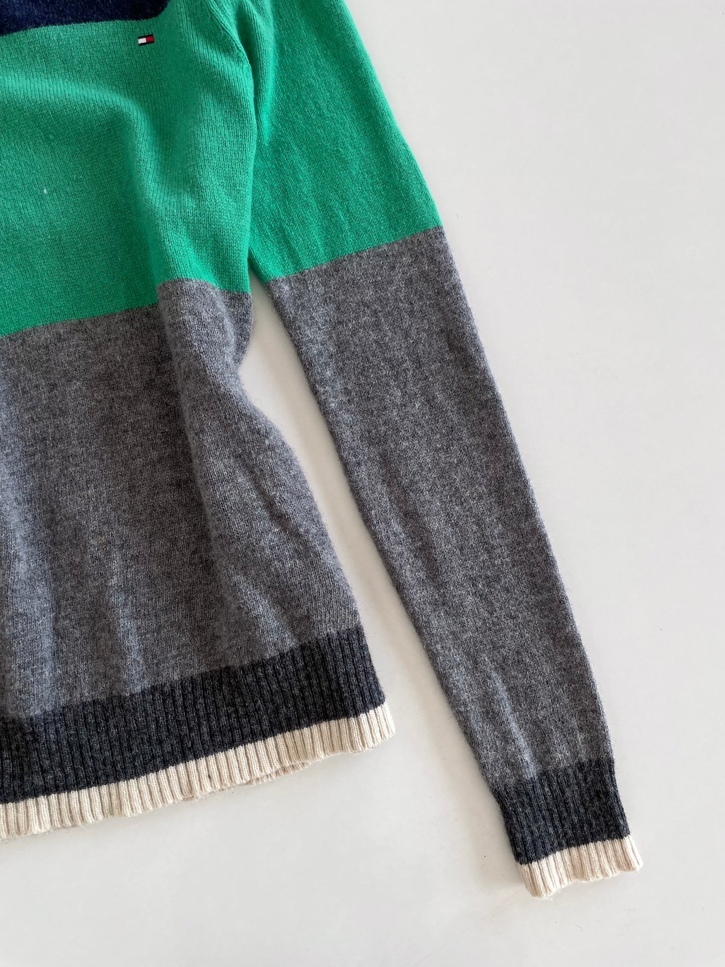 Tommy Hilfiger Vintage Sweater -Bust 36 to 38