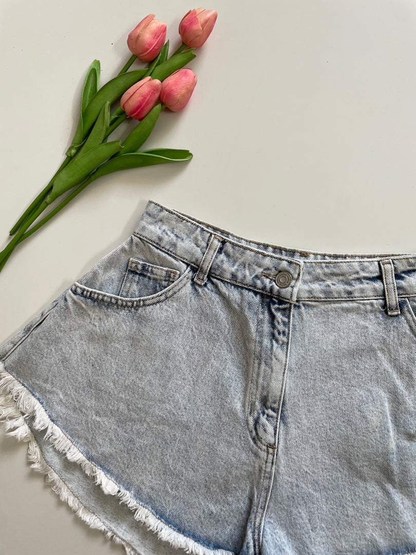 BOOHOO ICED BLUE DENIM SHORTS - WAIST 26