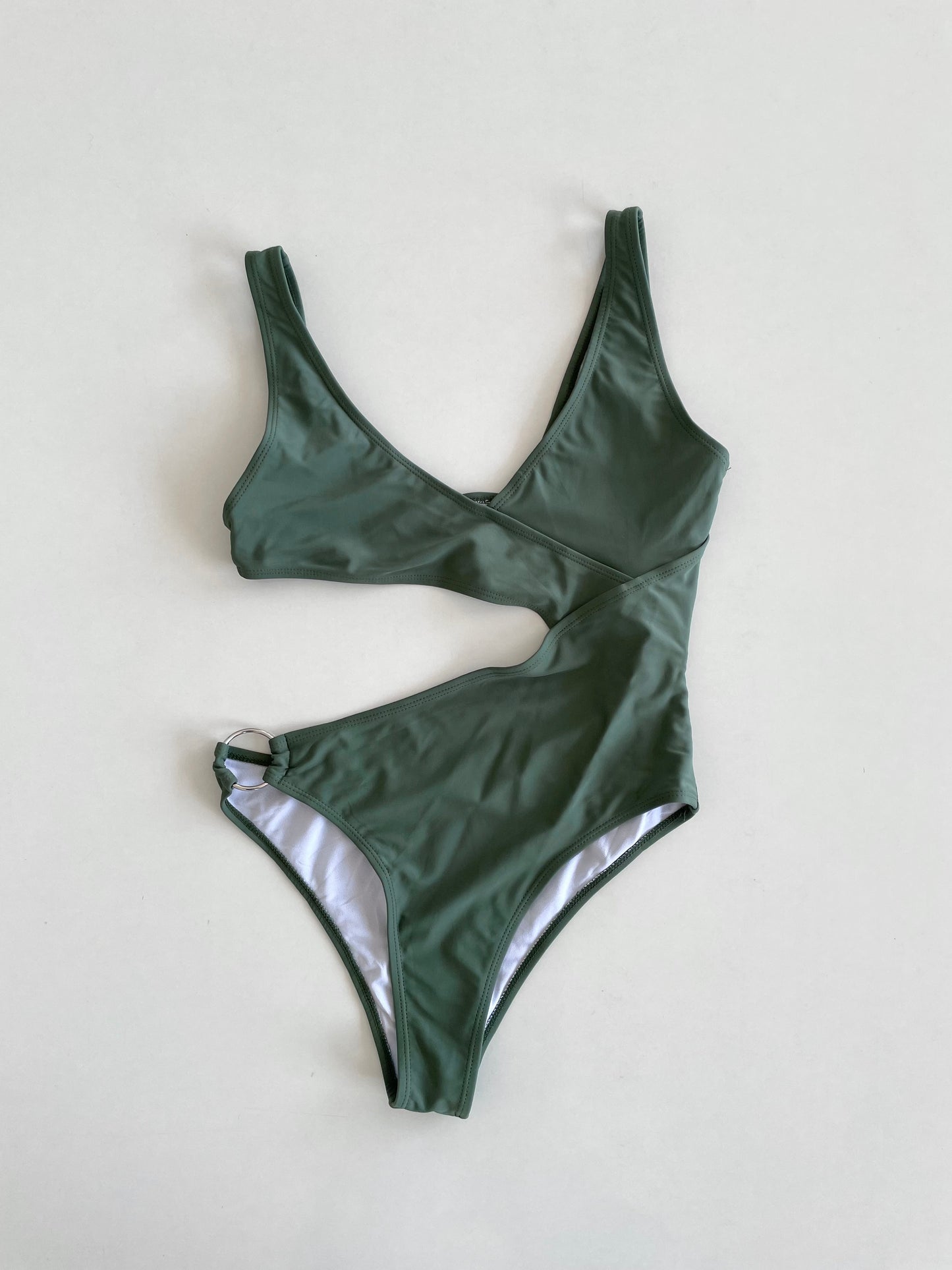 Cutout Monokini-Bust 34