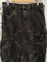 Load image into Gallery viewer, Denim Skirt-Waist 28
