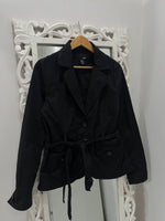 Load image into Gallery viewer, H&amp;m Belted Blazer-Bust 38
