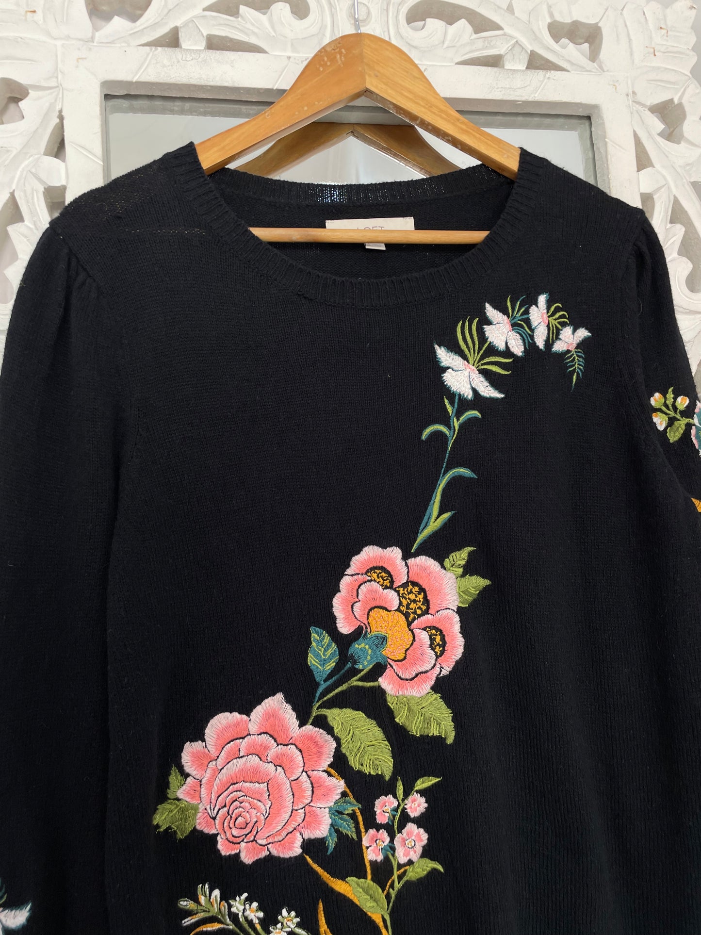 Embroidered Vintage Sweater-Bust 42