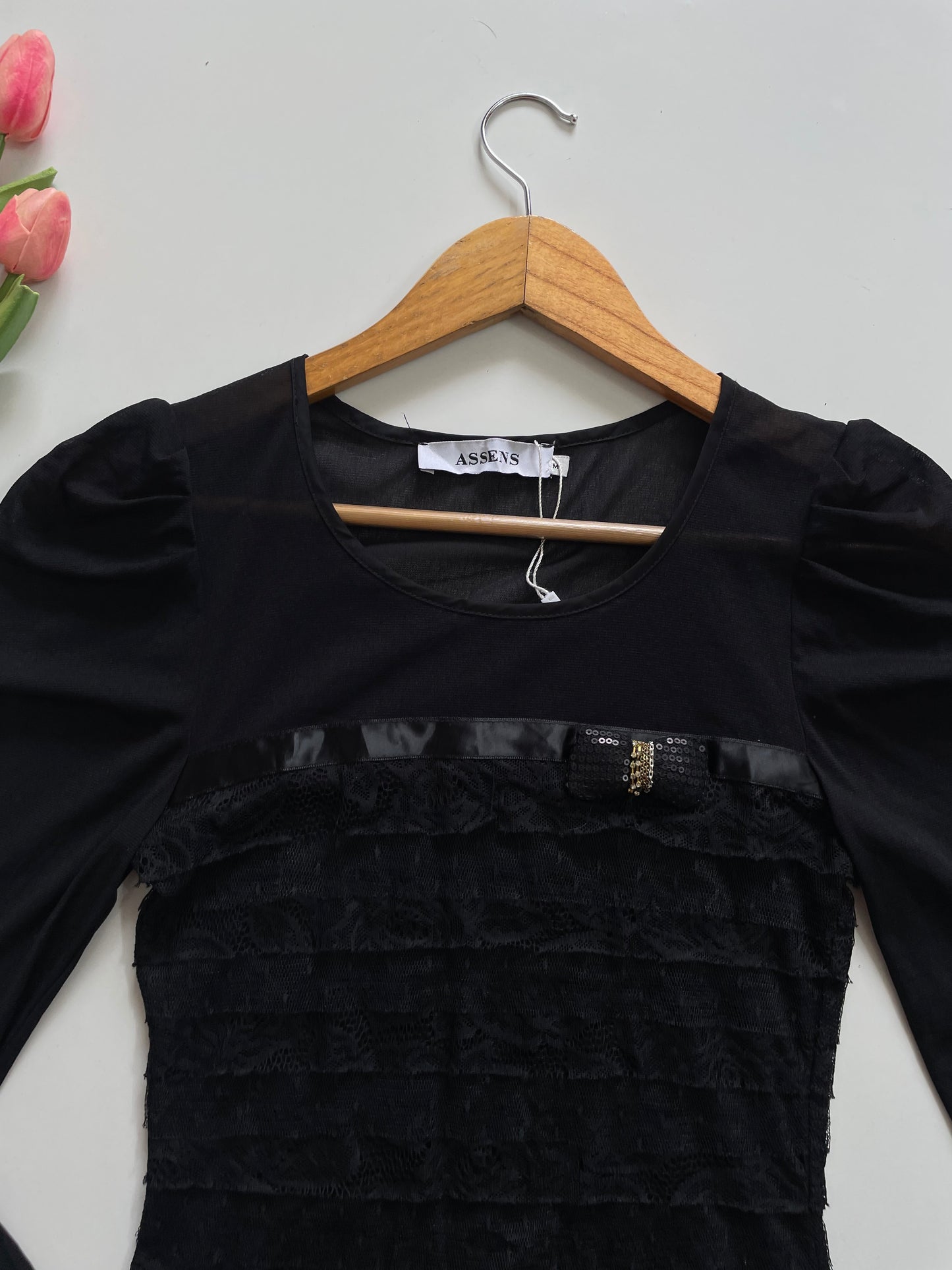 BLACK LACE LINED TOP WITH SEQUIN BOW - BUST 28 TO 30