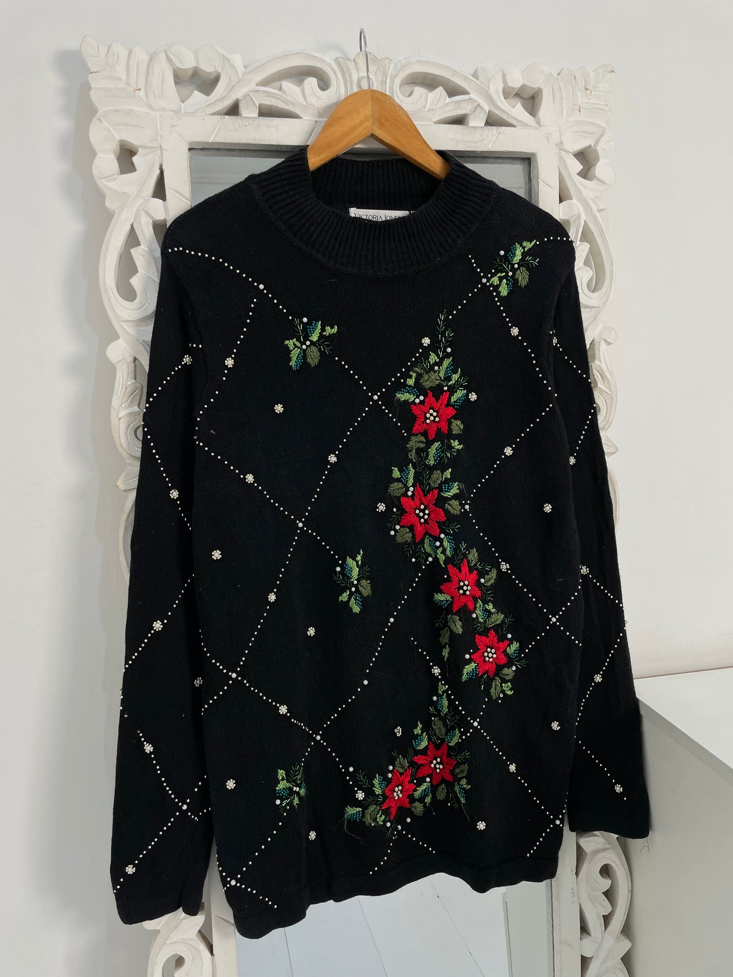Embroidered Vintage Sweater-Bust 40