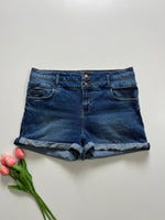 Load image into Gallery viewer, LIFT &amp; SHAPE DENIM SHORTS - WAIST 34
