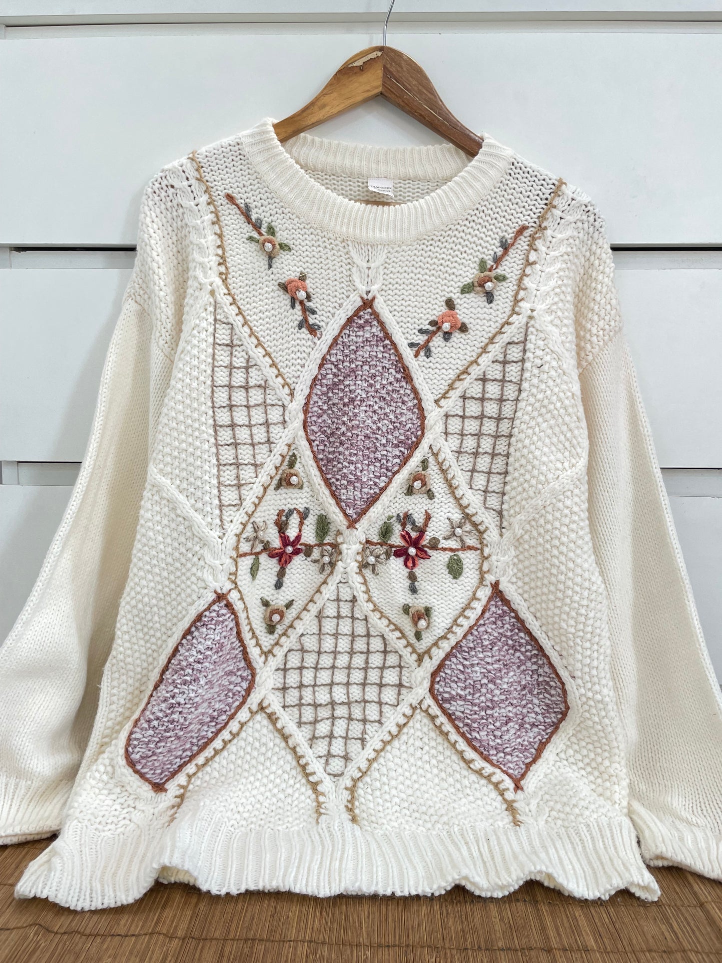 Embroidered Vintage Sweater-Bust 46