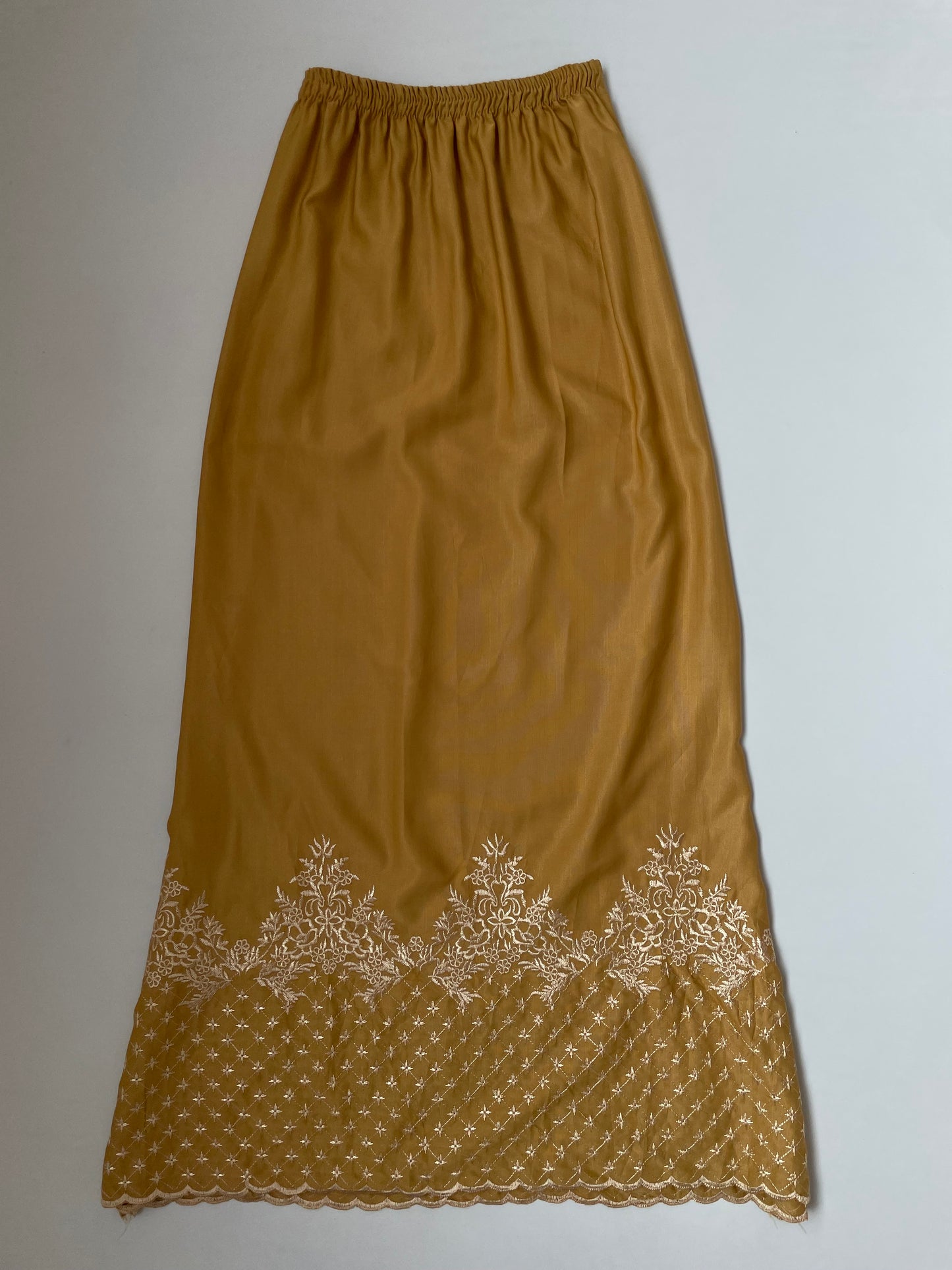 Vintage Long Skirt-Waist 26 to 32
