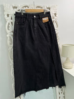 Load image into Gallery viewer, Denim Skirt-Waist 28
