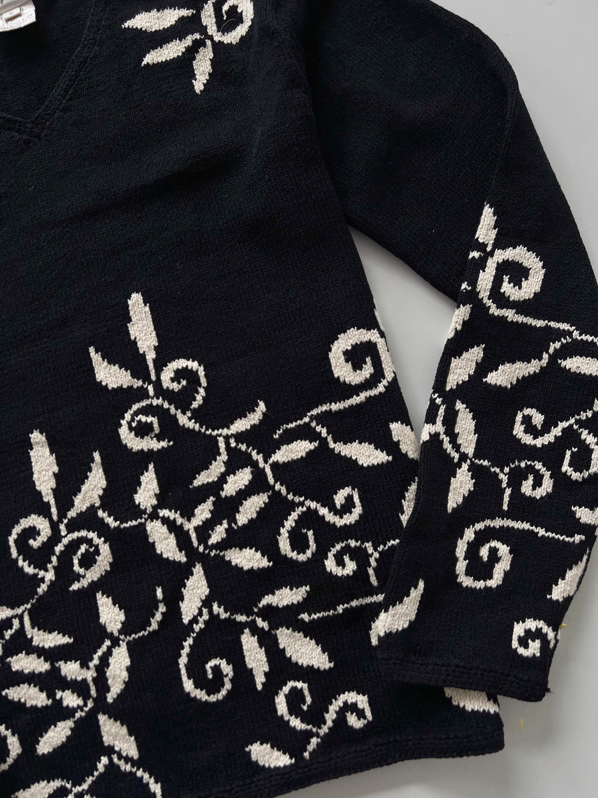Norm Thompson Embroidered Sweater-Bust 38