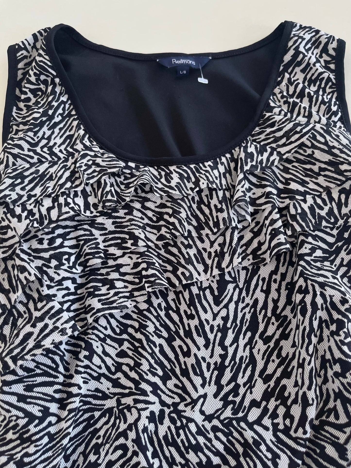 Reitmans Ruffle Vintage Top-Bust 40 to 42