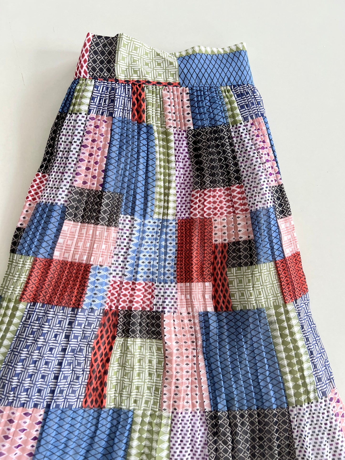 Vintage Ruffle Skirt-Waist 26 to 32