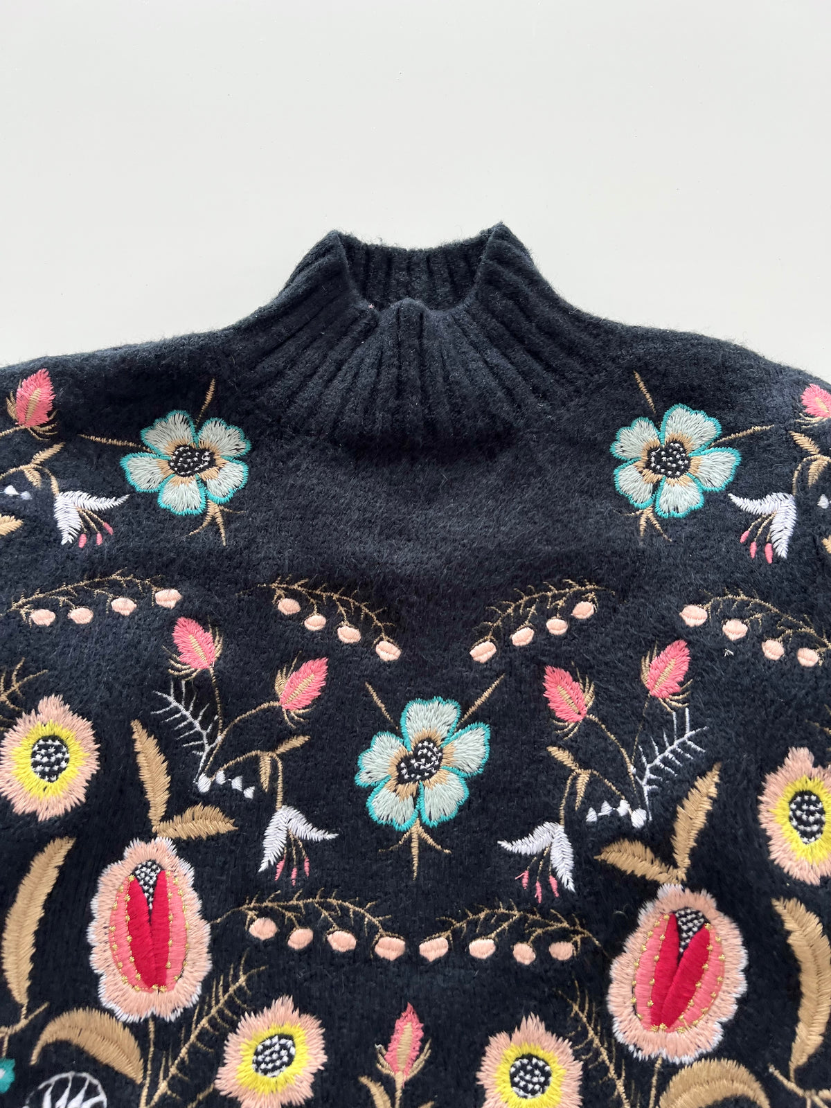 Cliche Embroidered Sweater-Bust 40