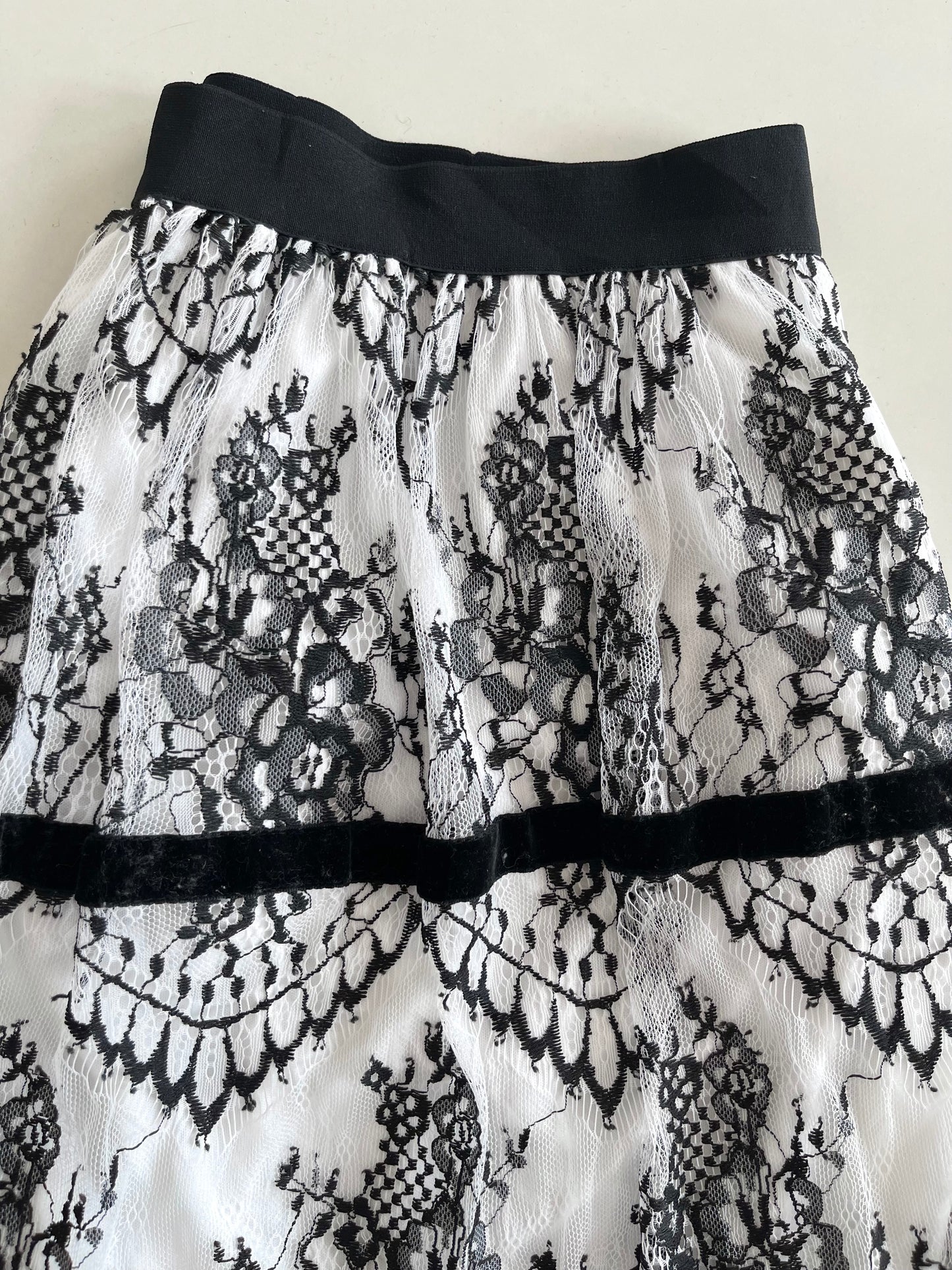 Vintage Lace Skirt-Waist 26 to 32