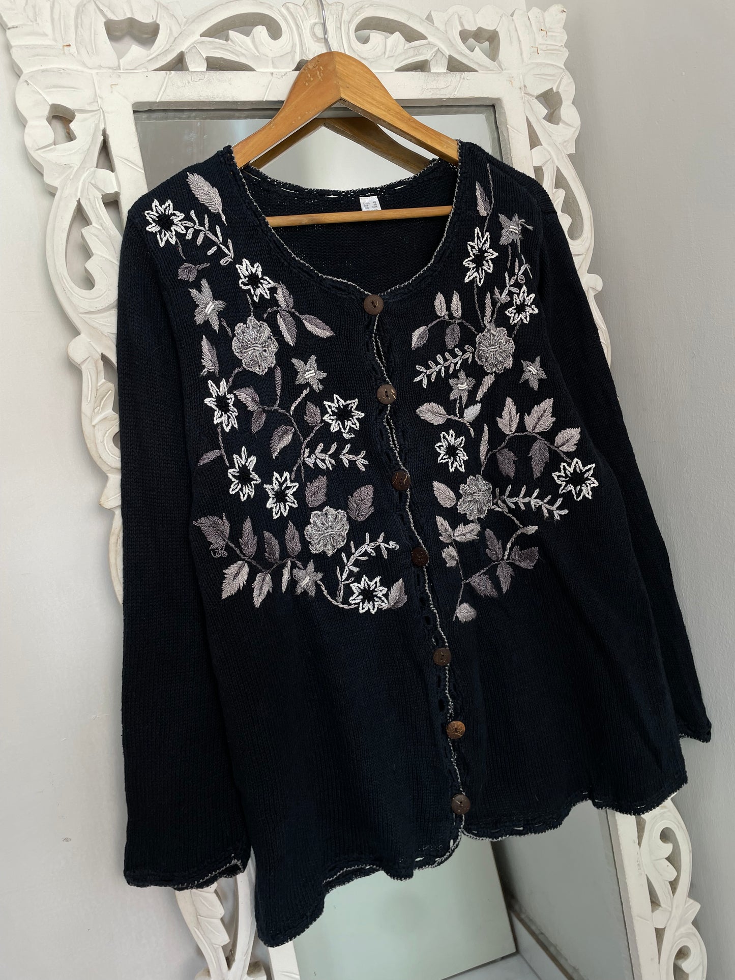 Embroidered Vintage Sweater-Bust 44