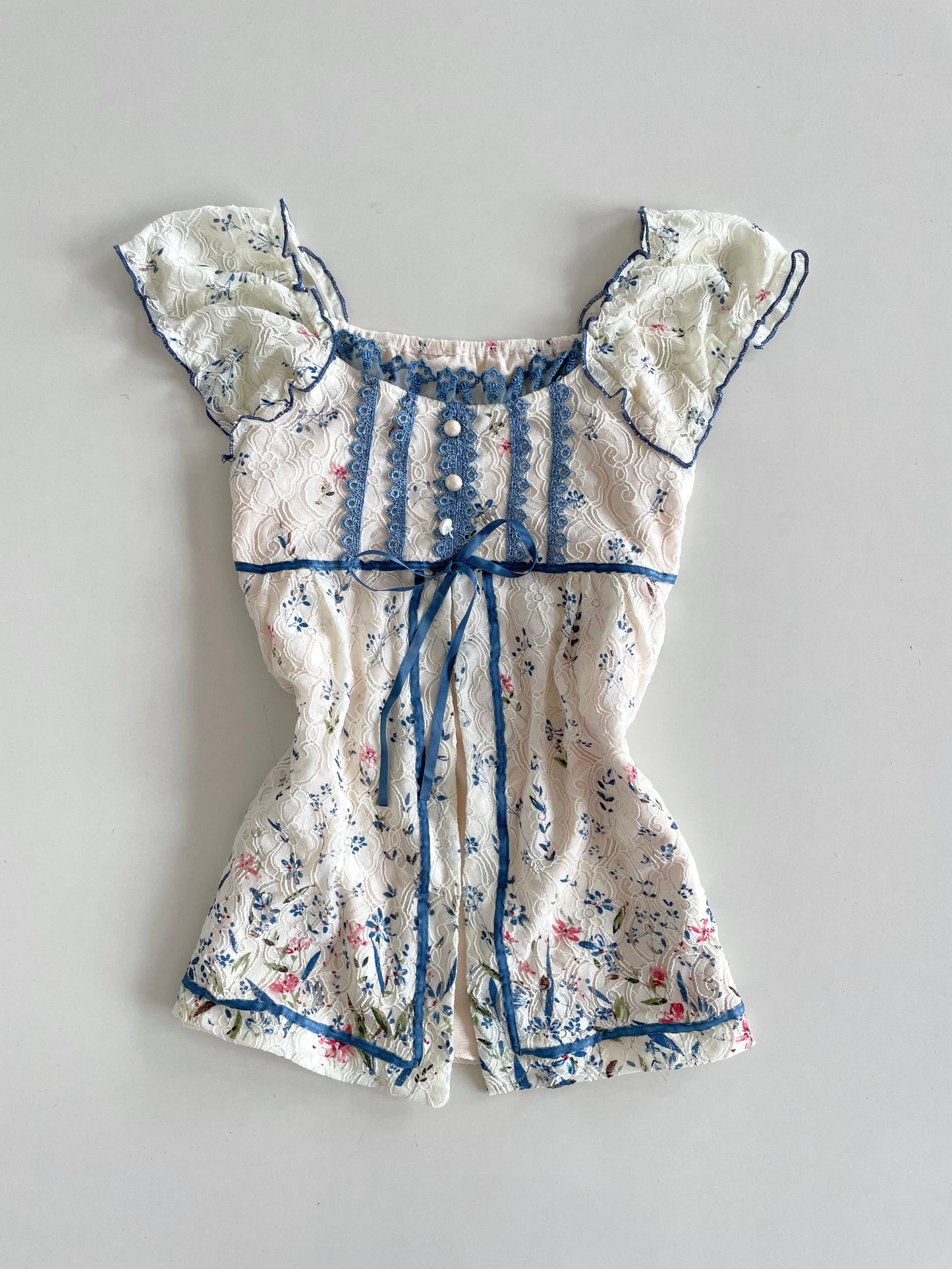 Lacy Vintage Top-Bust 32 to 34