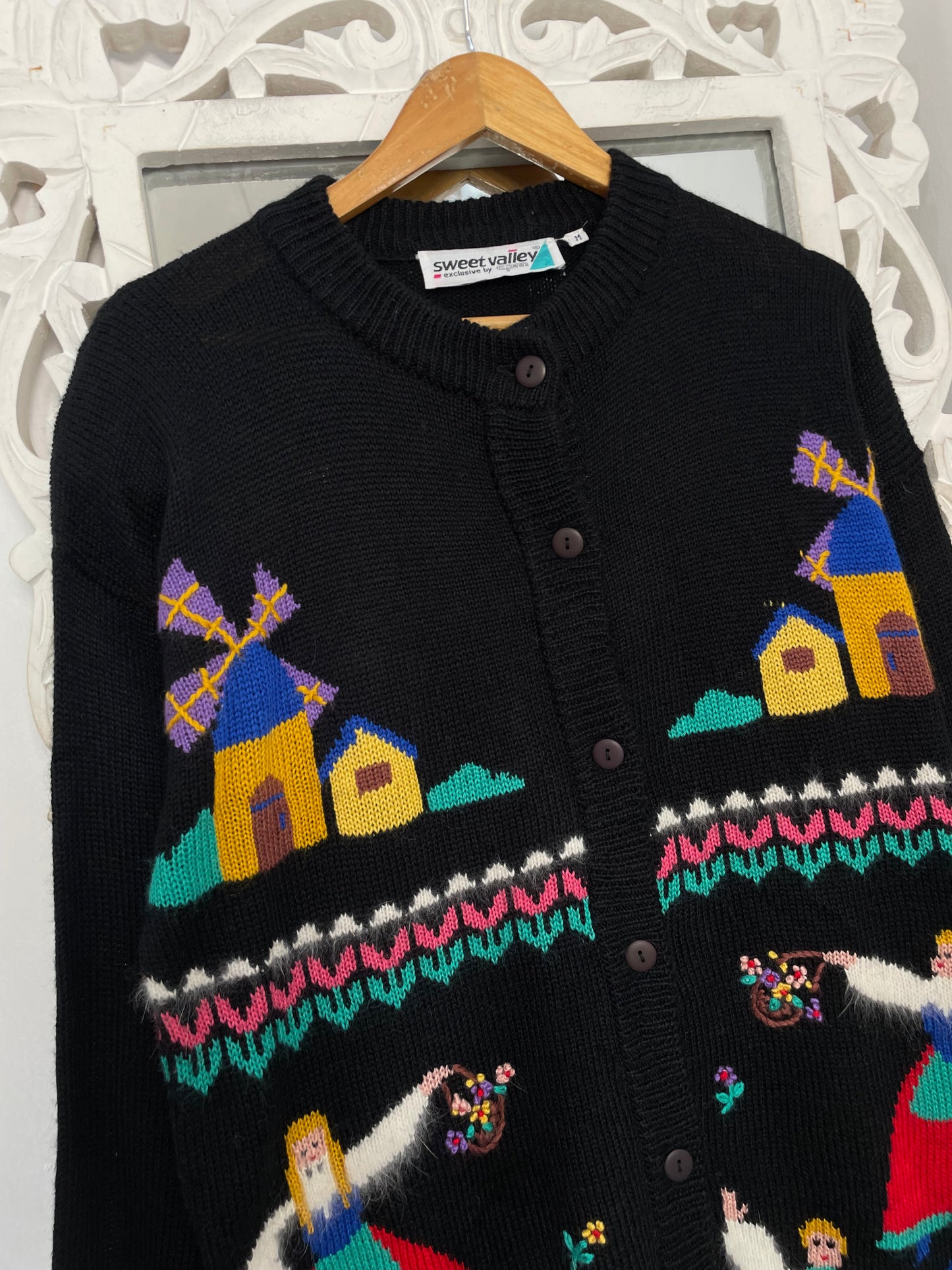 Embroidered Vintage Sweater-Bust 46