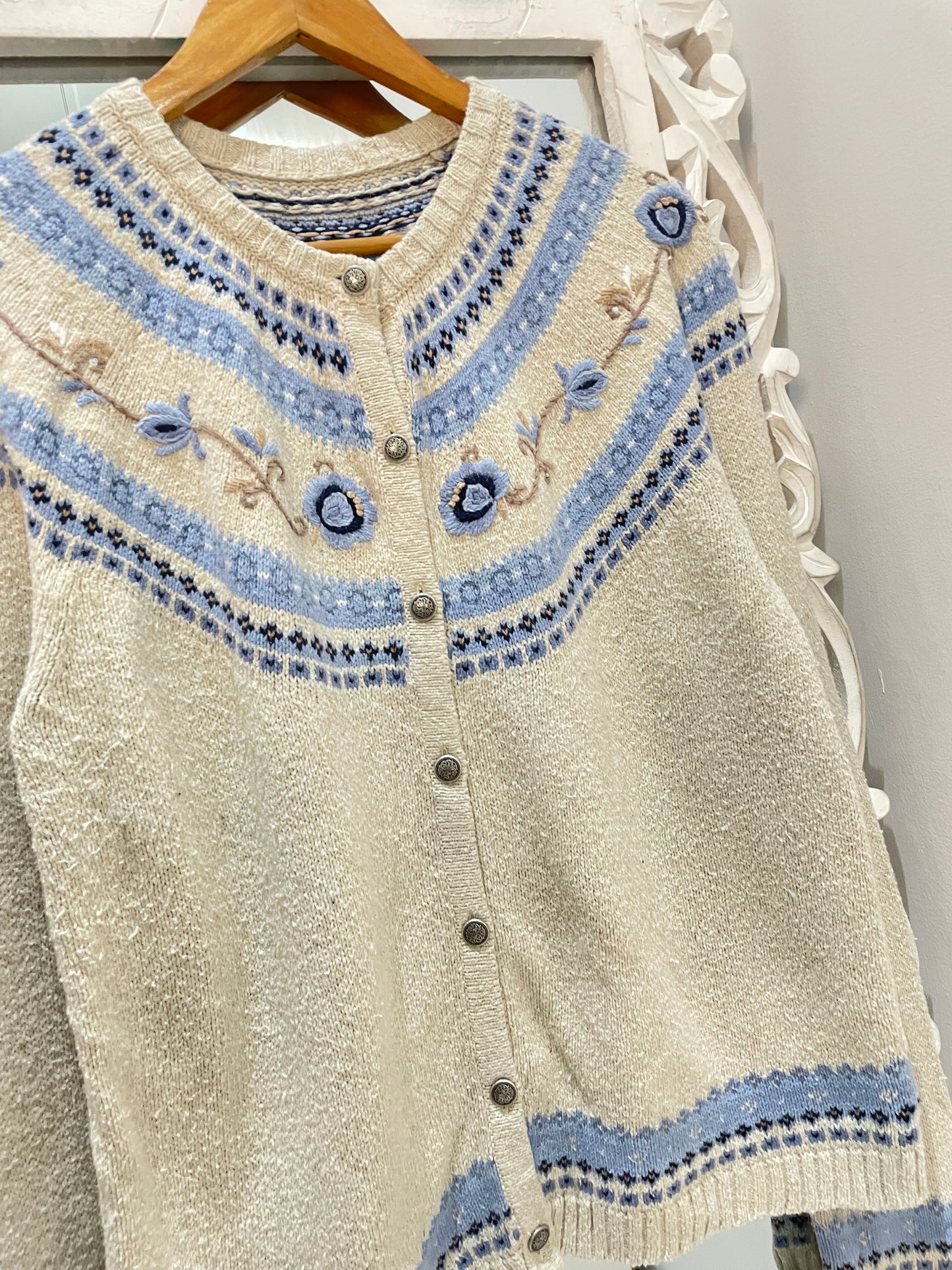 Embroidered Vintage Sweater-Bust 42