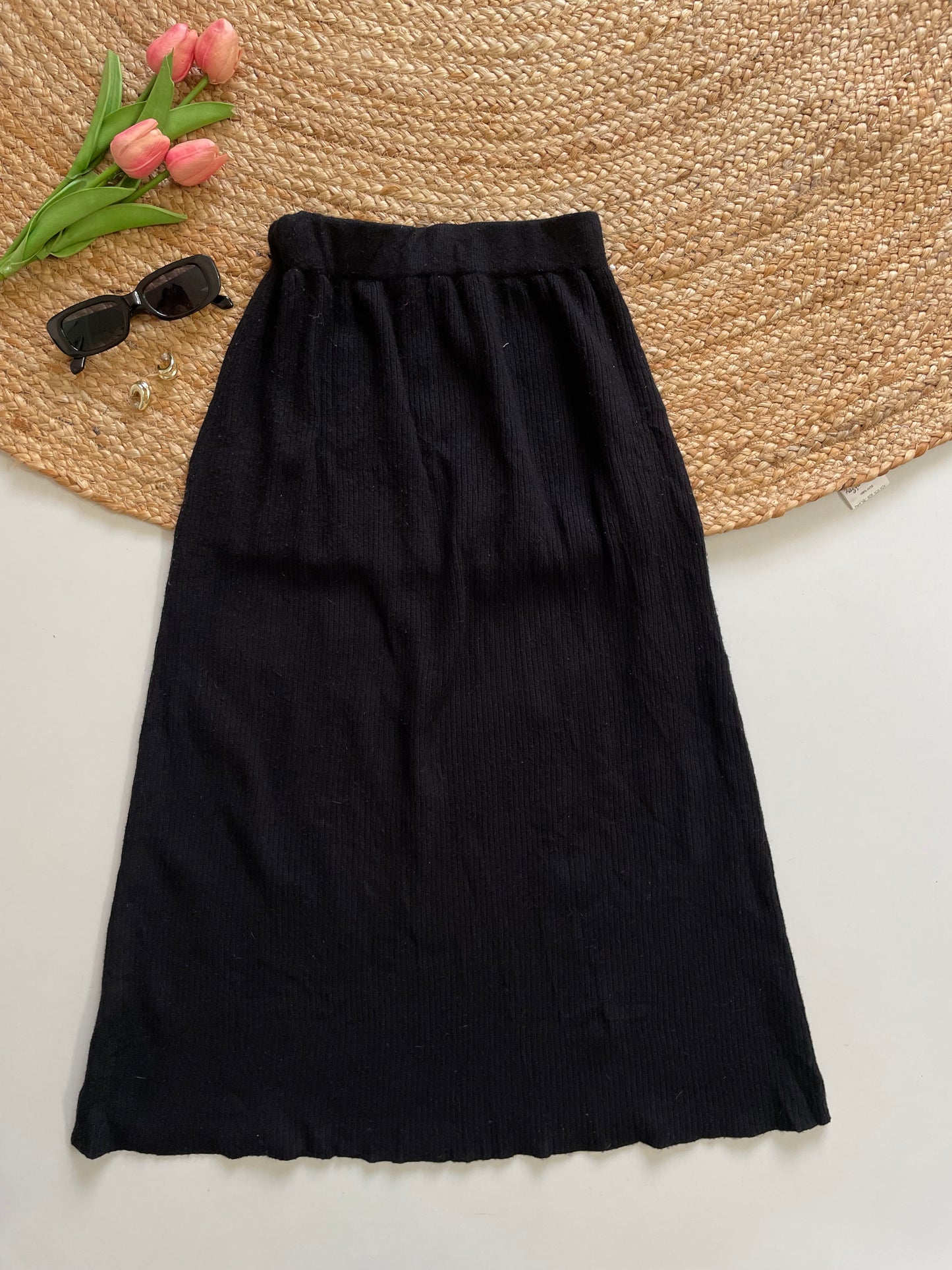 BLACK RIBBED SKIRT - WAIST 24 to 30