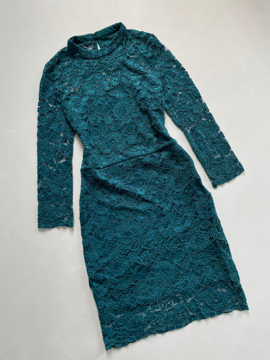 Dress-Bust 32