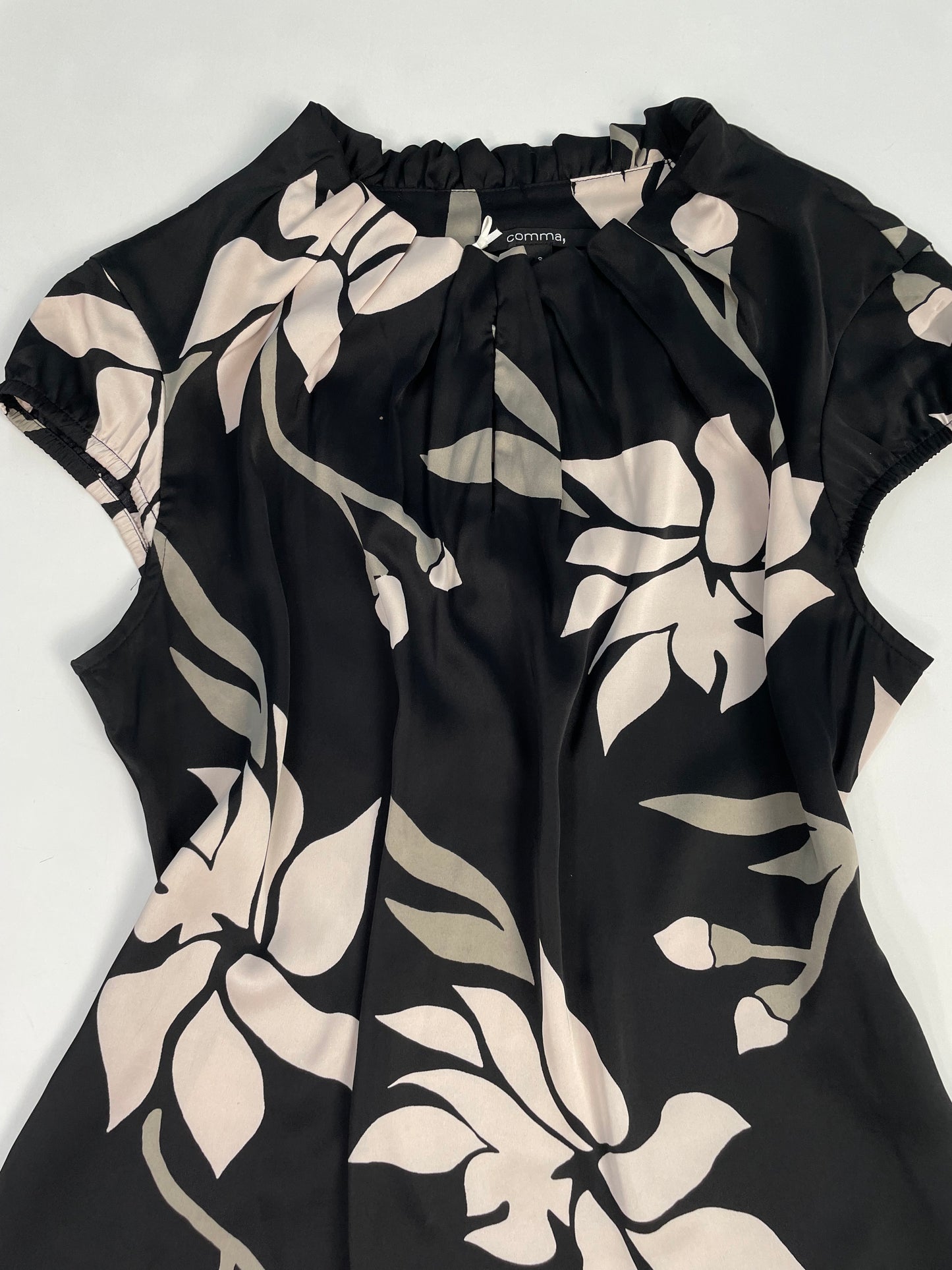 Comma Top-Bust 40